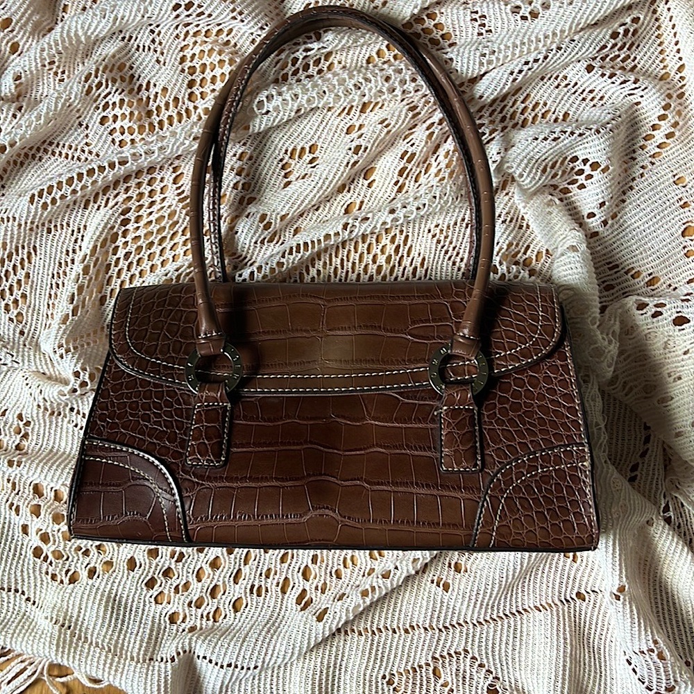 tommy hilfiger purse!!